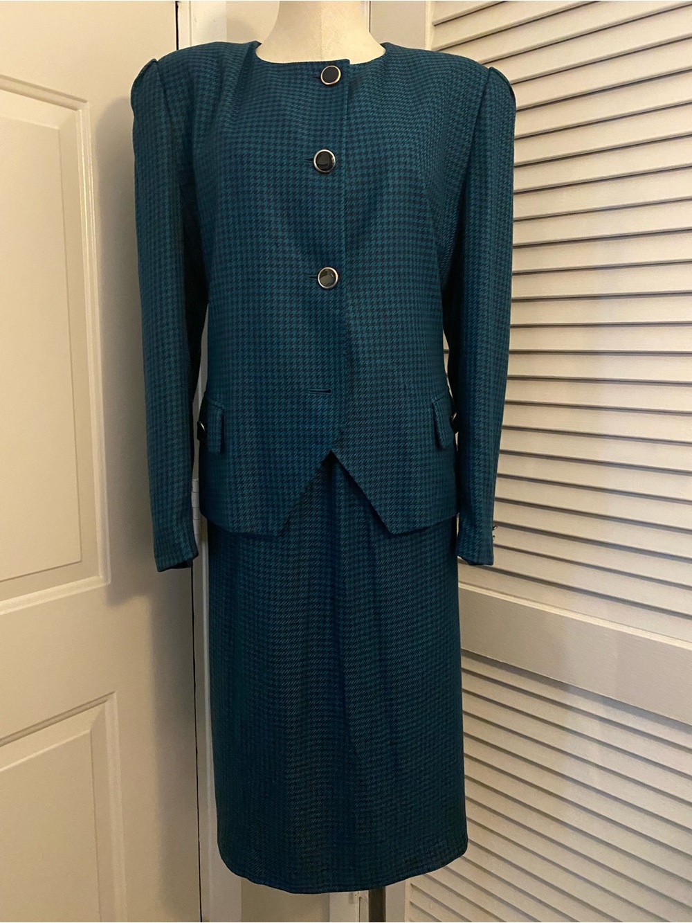 Vintage 1980βs βSassonβ Teal Houndstooth Womenβs Skirt Suit- Size 12